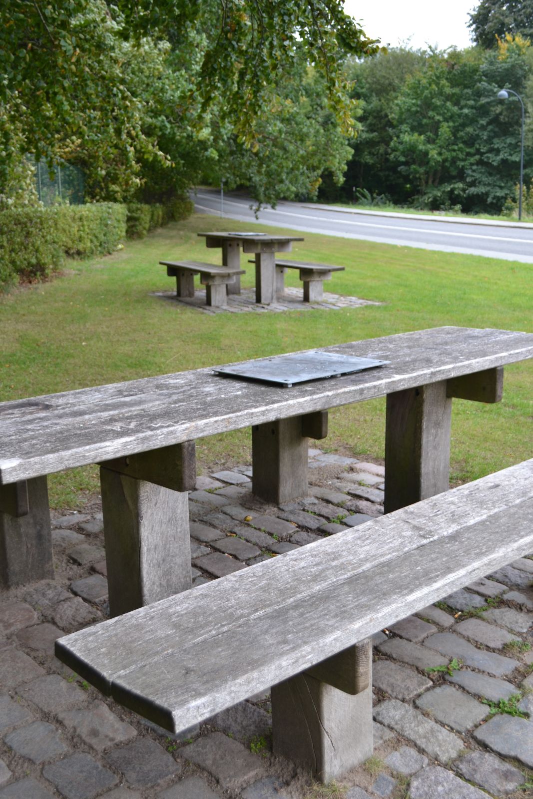 Borde og bænke ved Åsebakken