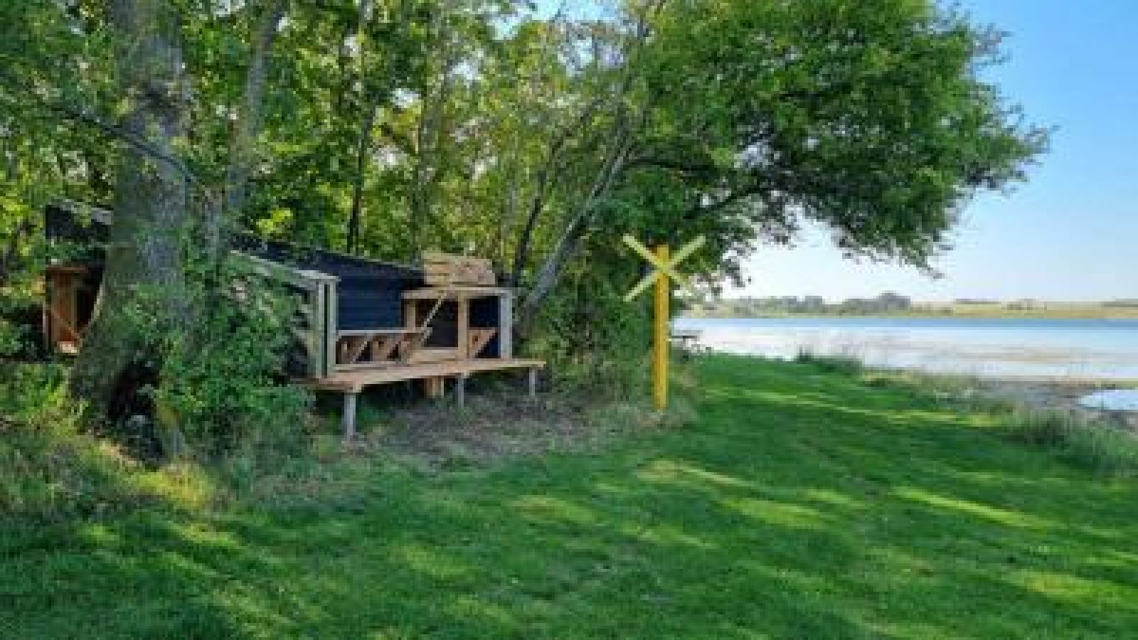 foto af shelter ved vandet