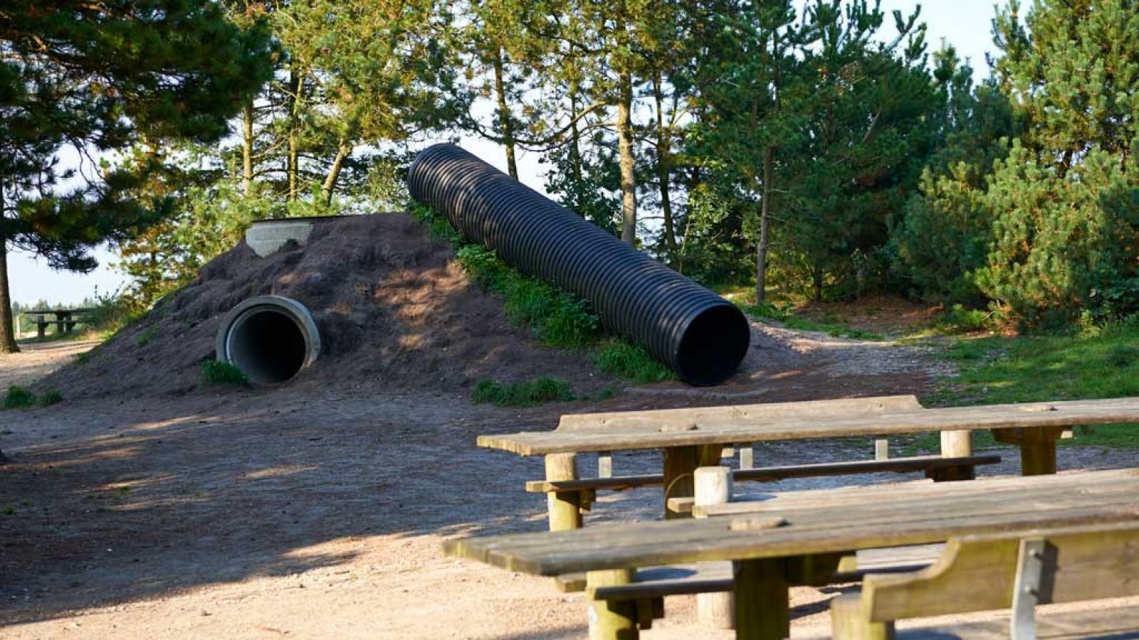 Naturlegeplads og bord-bænkesæt