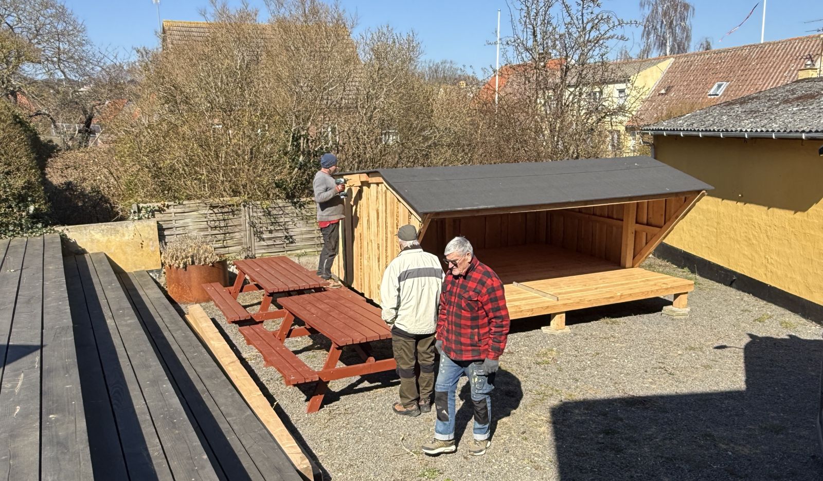 Shelter ved borgerhuset i Aarsdale