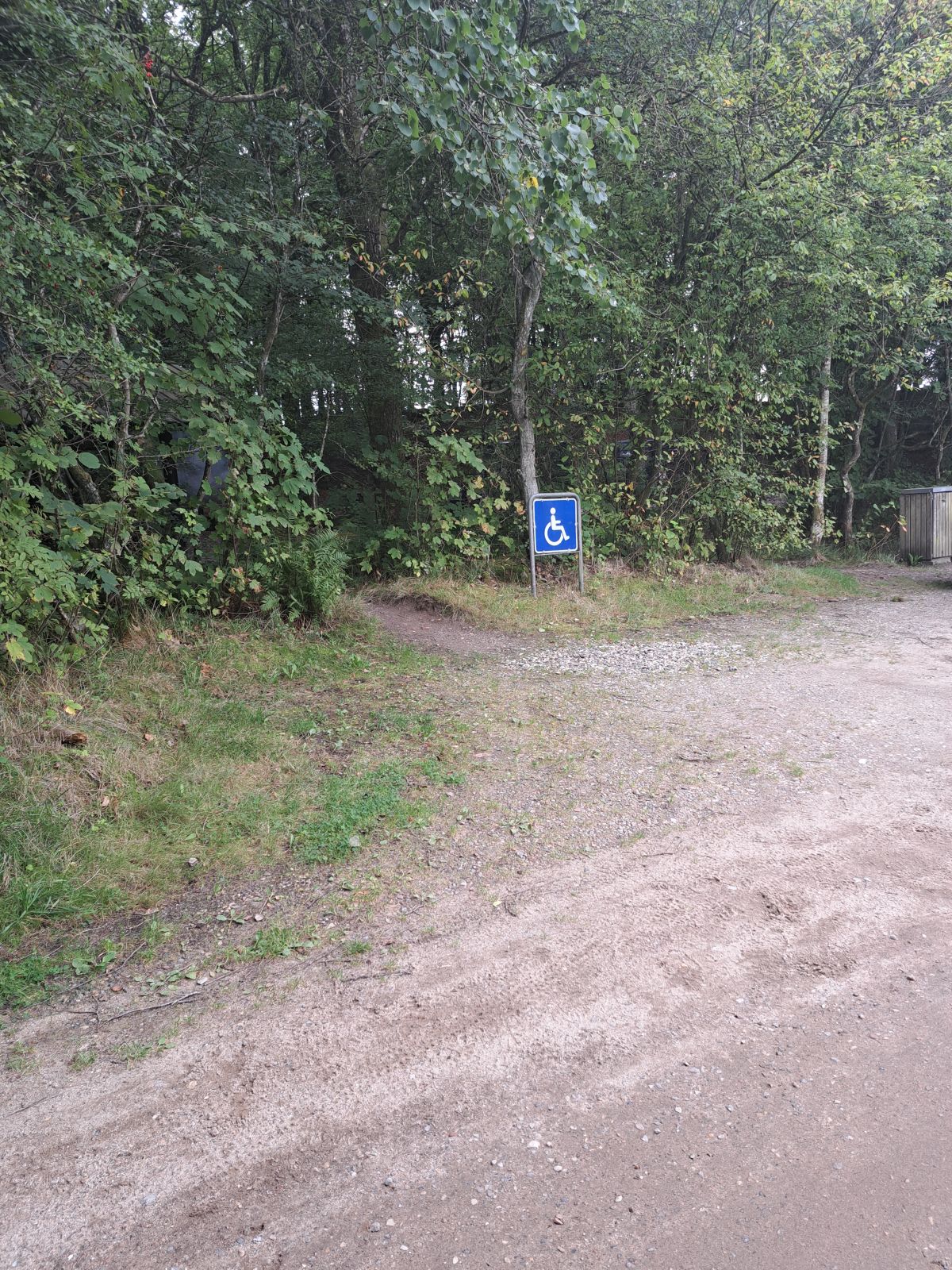 Handicapparkeringsplads ved Møllesøen