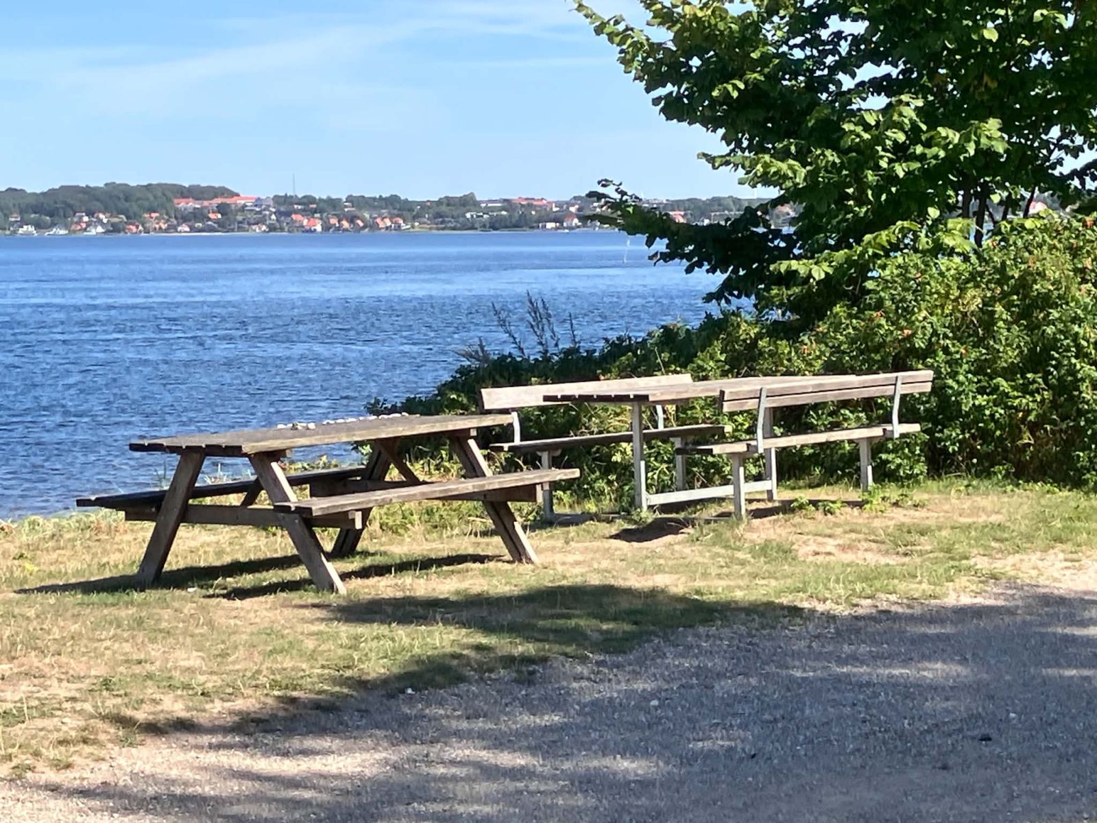 Bord/bænksæt på græs