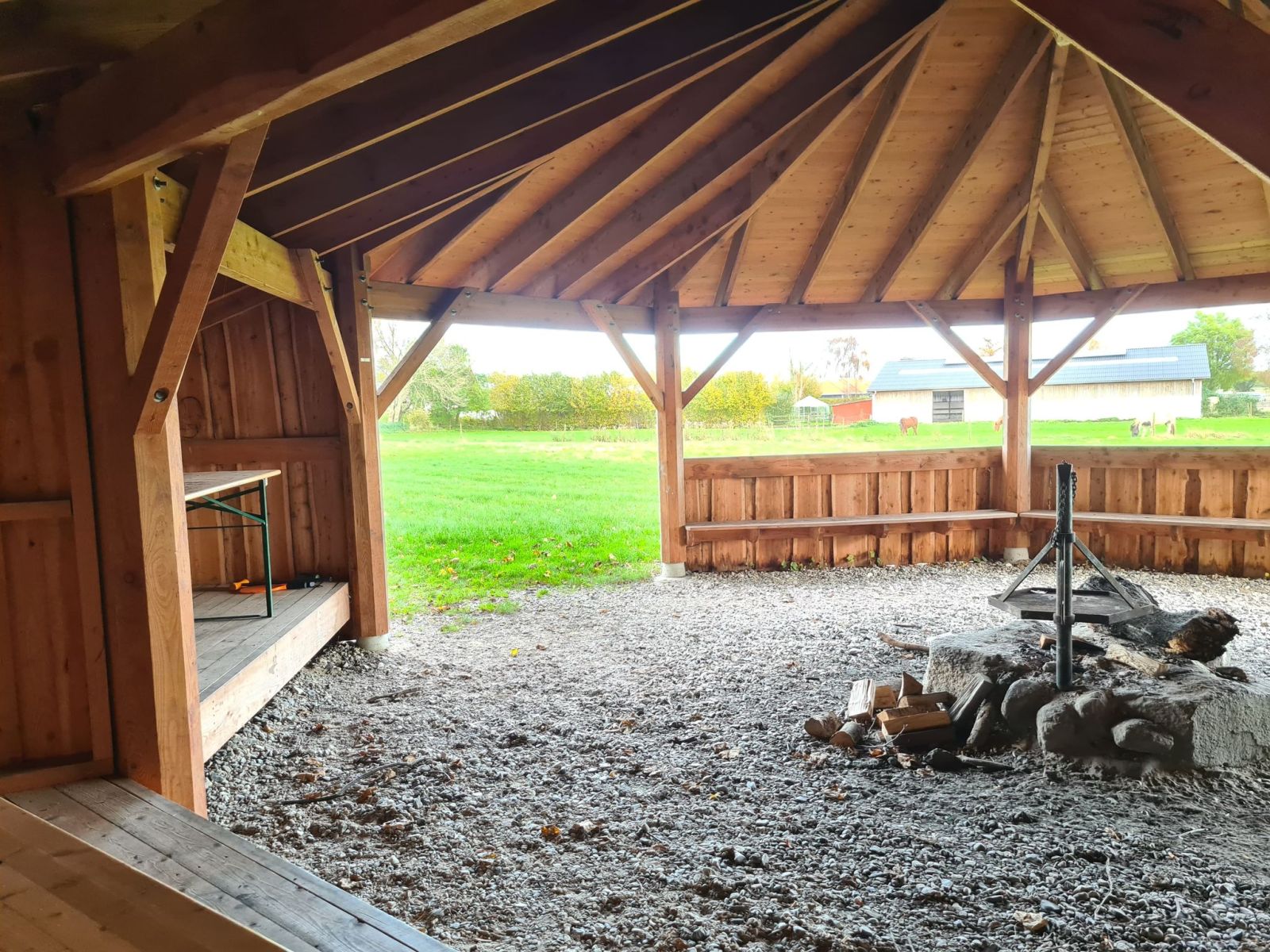 Bålhytten set indefra