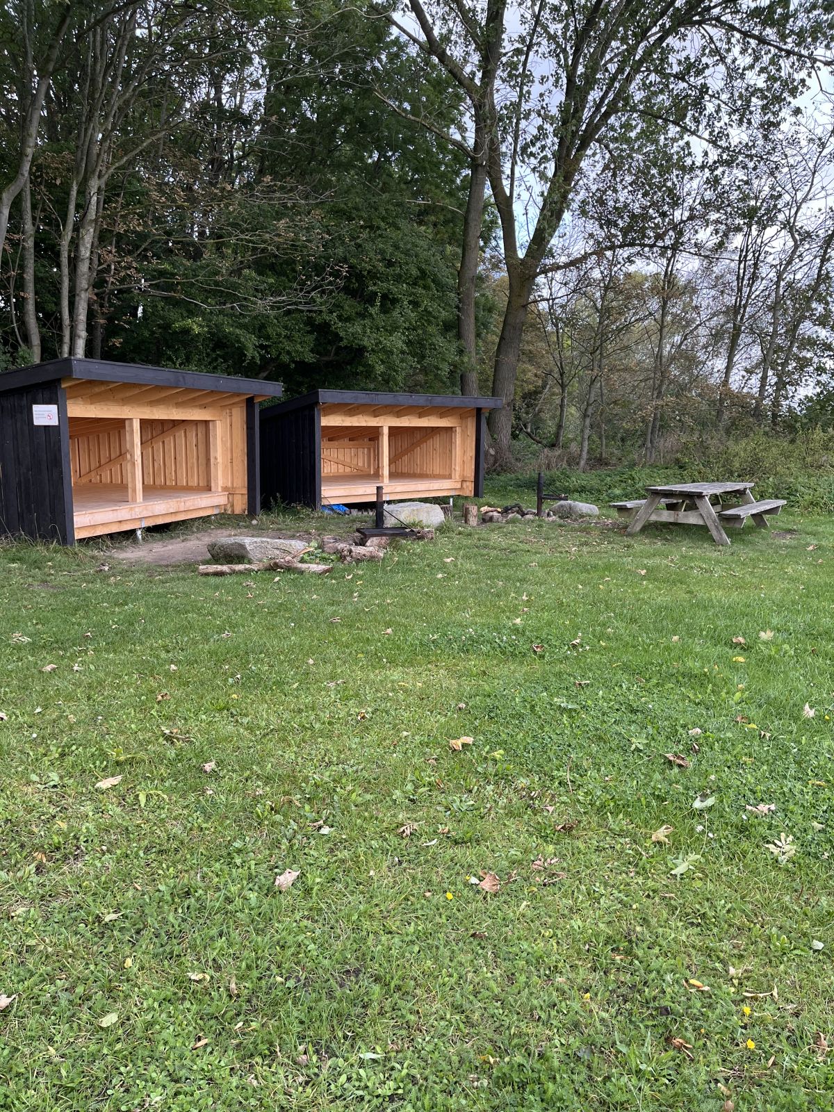 Shelter, bålplads og borde/bænke