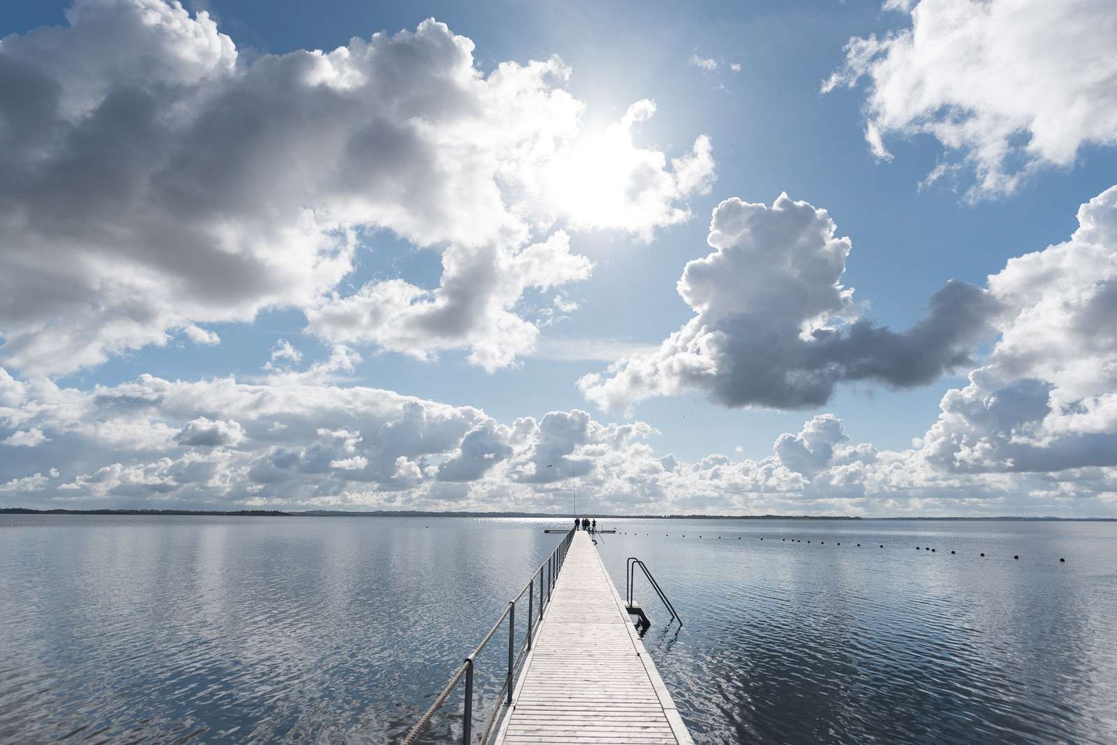 Badebro ved Lyby Strand