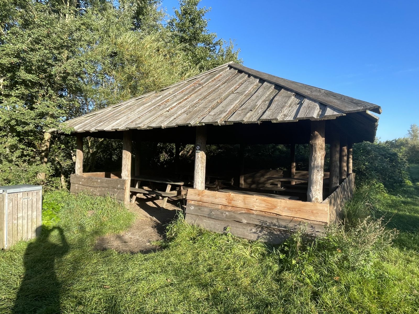 En af madpakkehytterne i området.