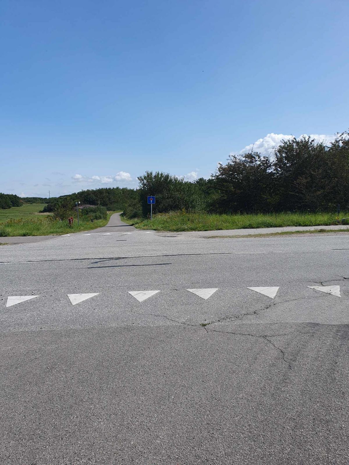 Mindre trafikeret vej der skal krydses to gange på rutens forløb