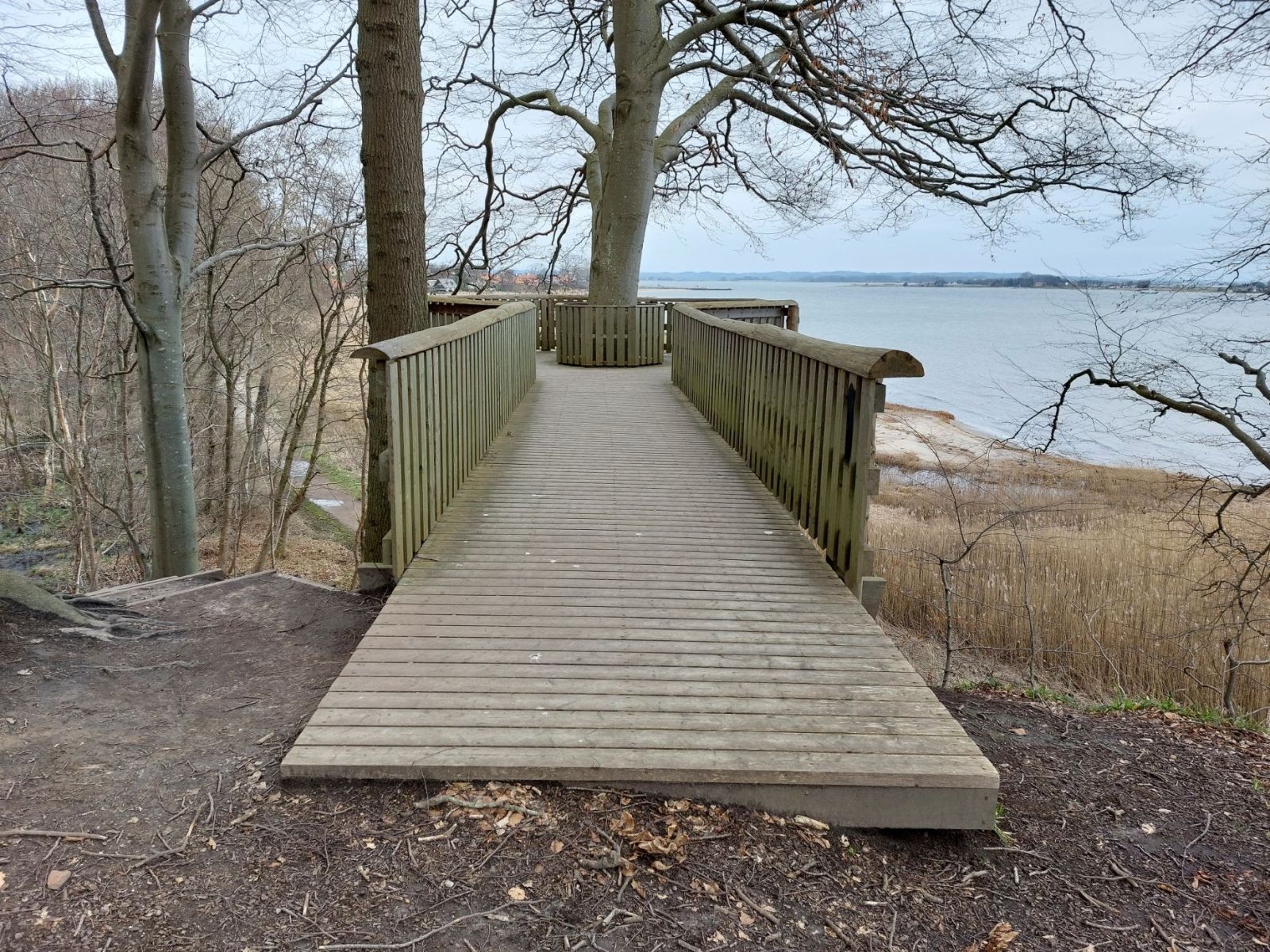 lille trin til gangbro til tårnet