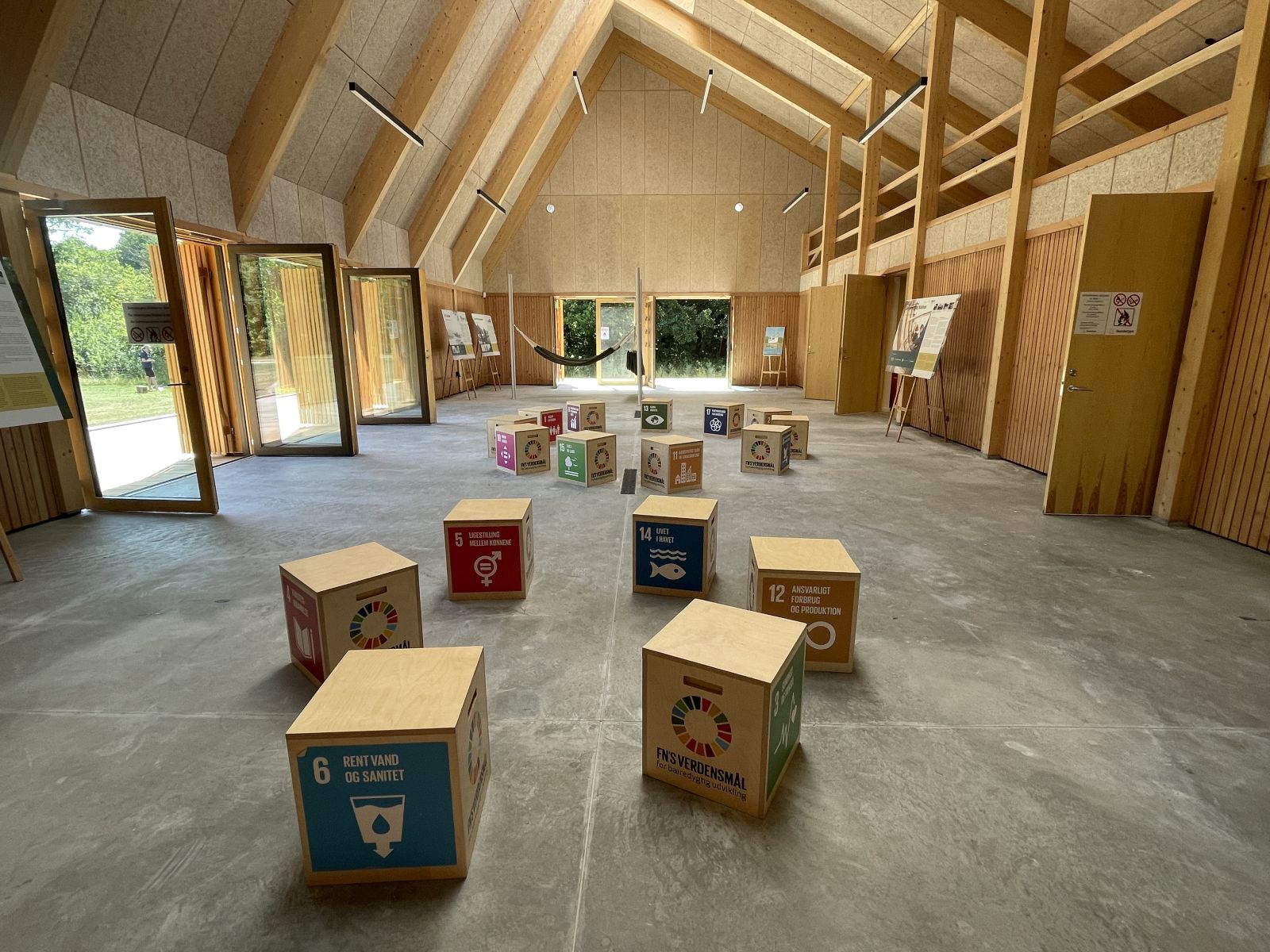Bådhuset - shelter, madpakkehus og hængekøjer