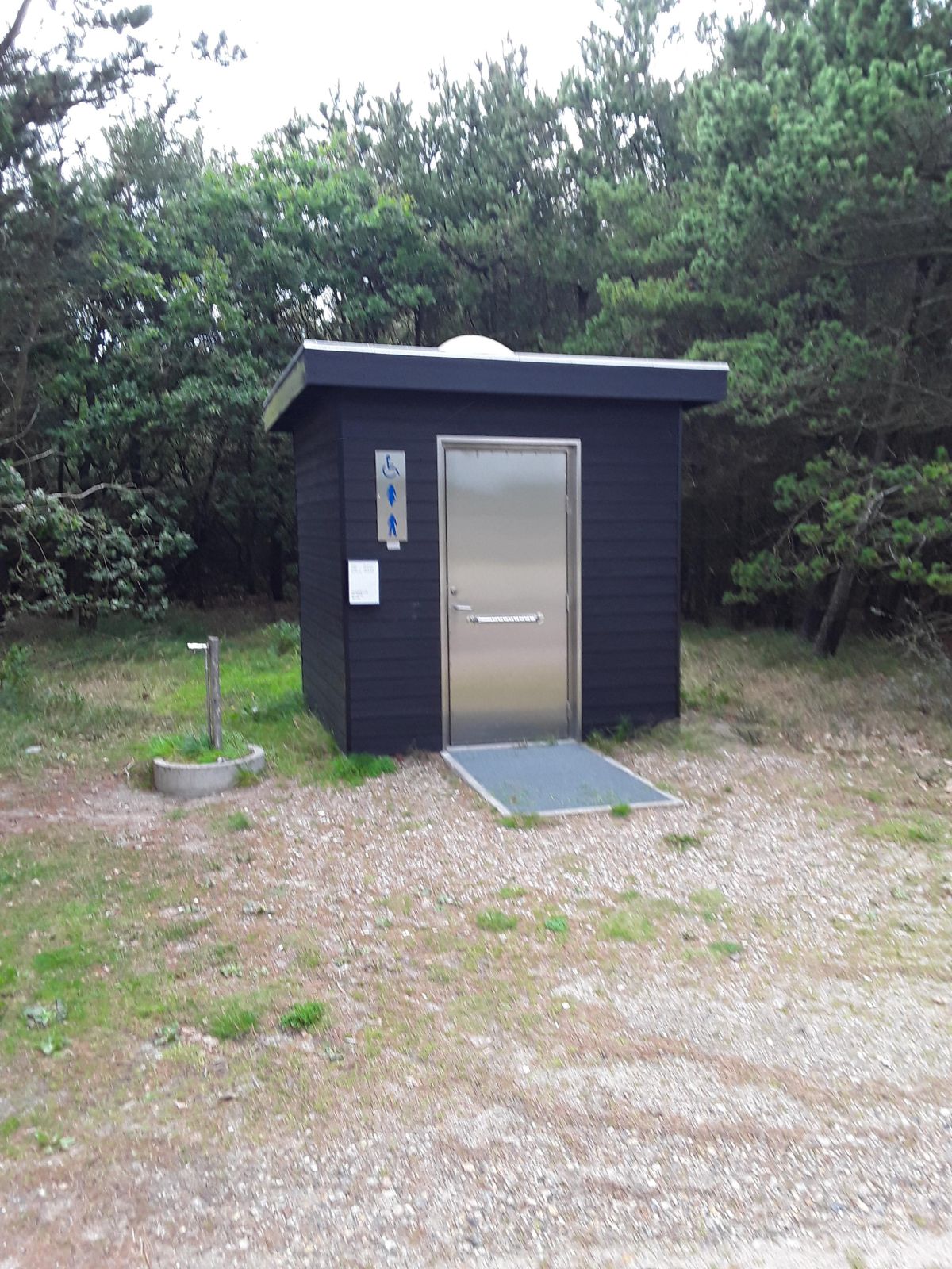 Handicapvenligt toilet ved P-plads, Skavemose