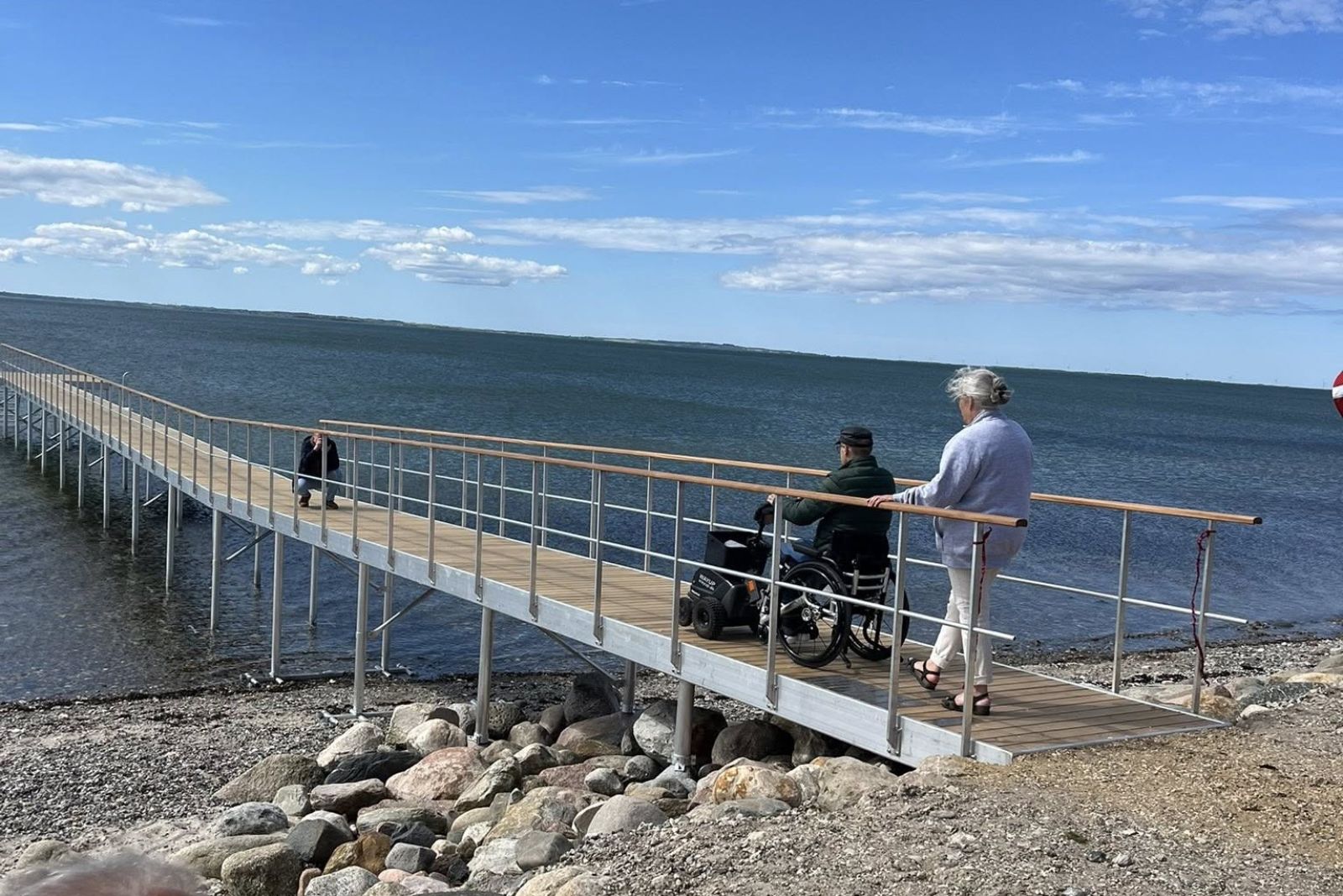 Handicapvenlig badebro ved Helligsø Drag. med adgang fra digekronen