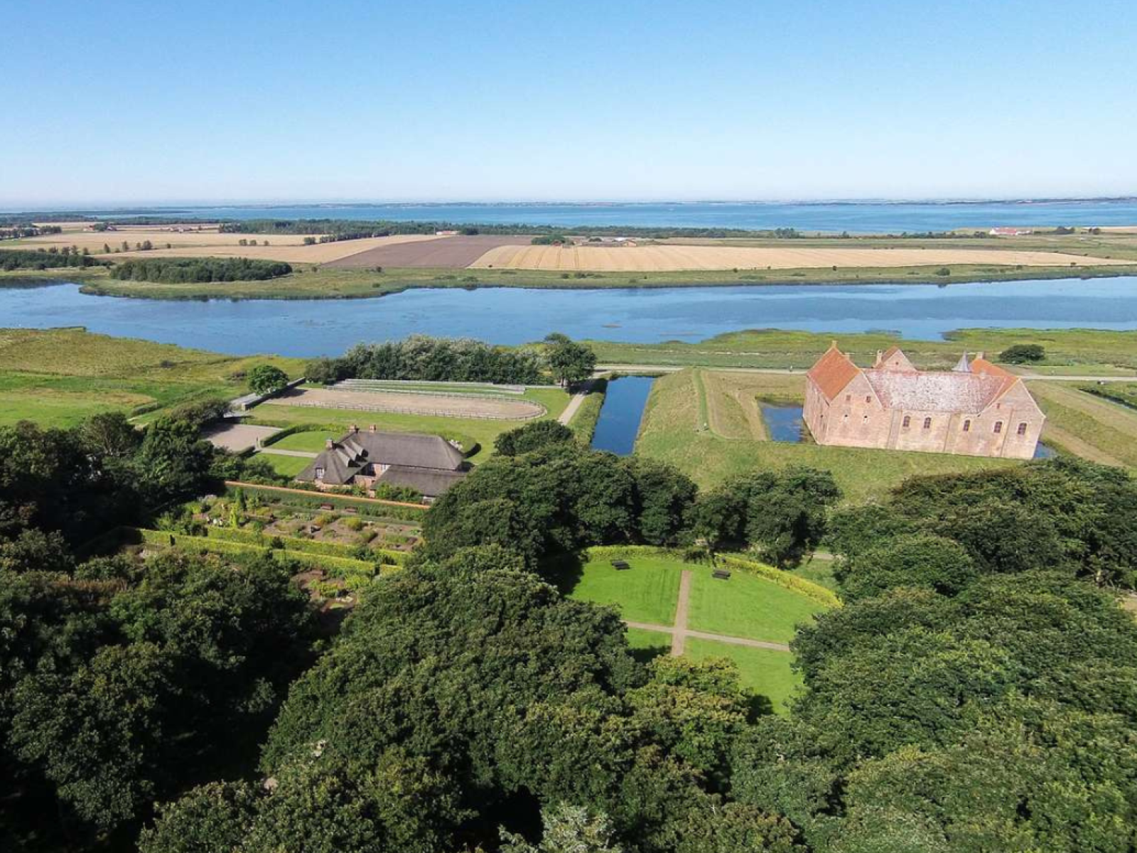 Spøttrup Borg og Spøttrup Sø