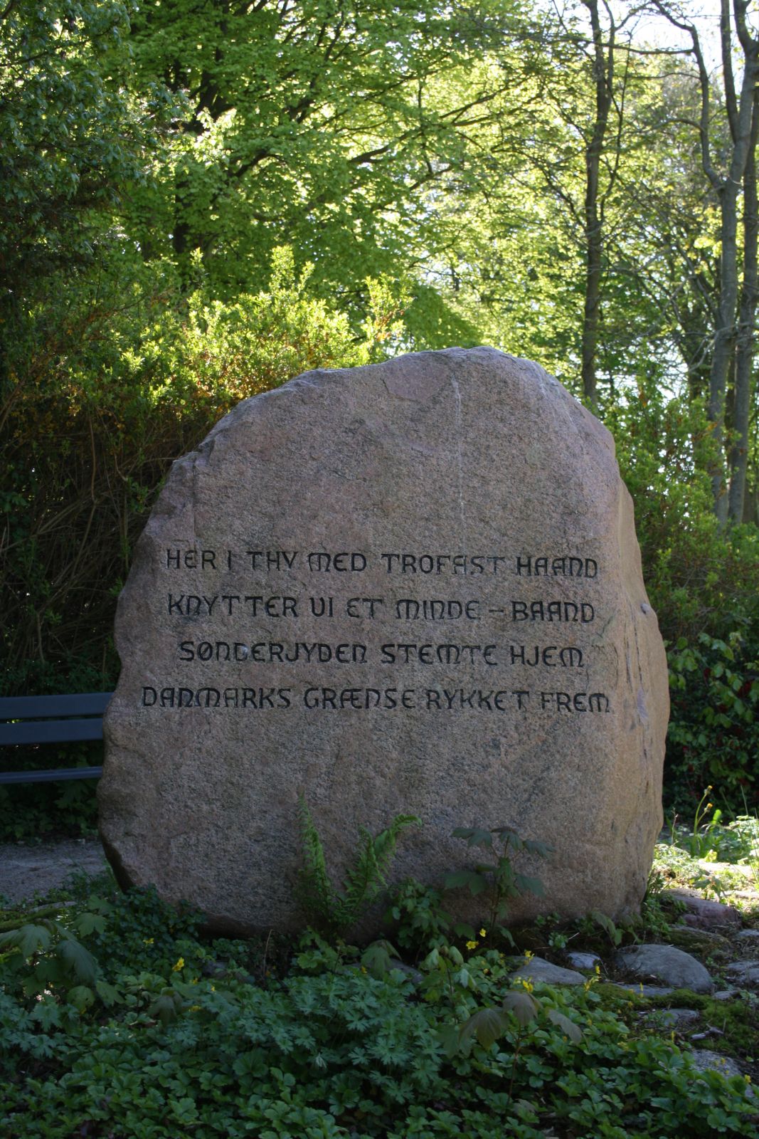 blev placeret i 1930 efter ønske fra Grænseforeningen