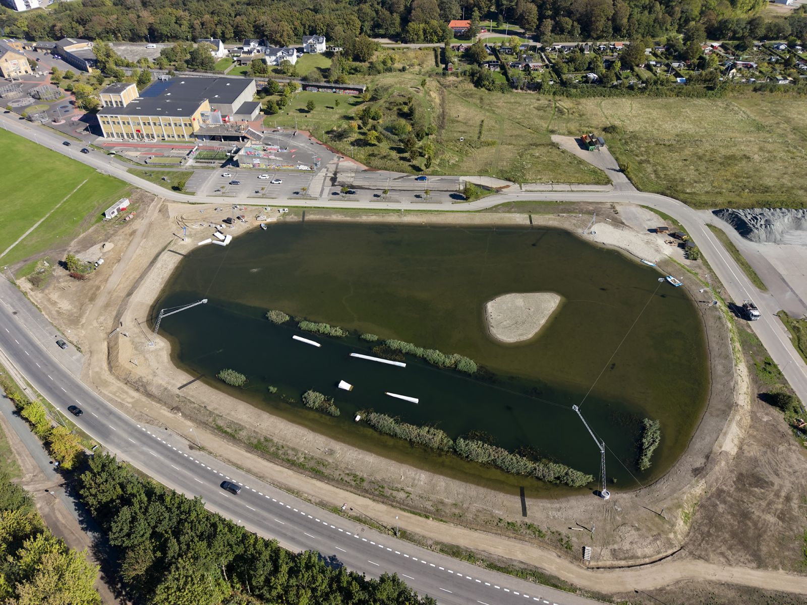 Luft foto med billede af sø