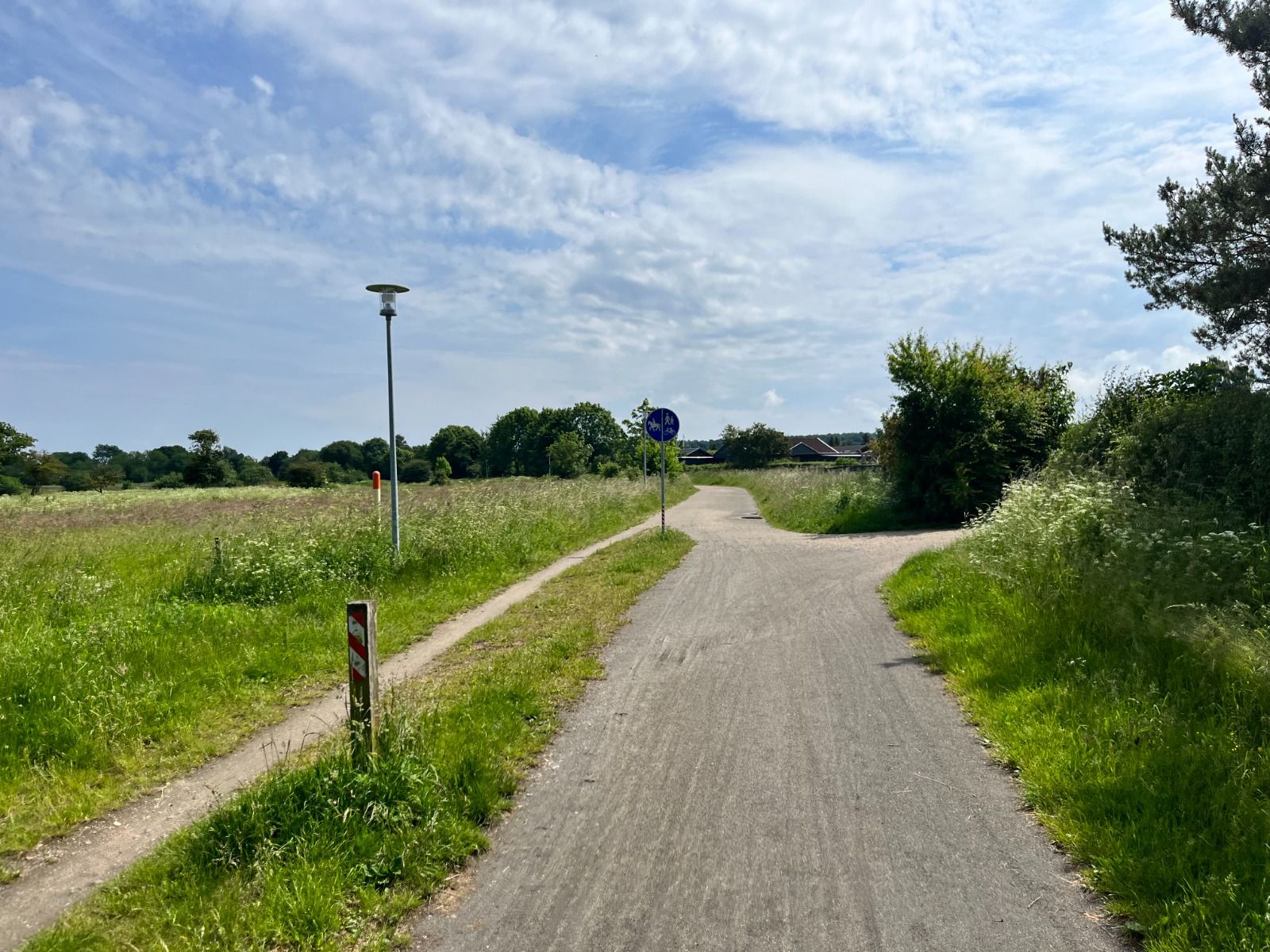 Ved Fjordparken er der en forbindelse sti