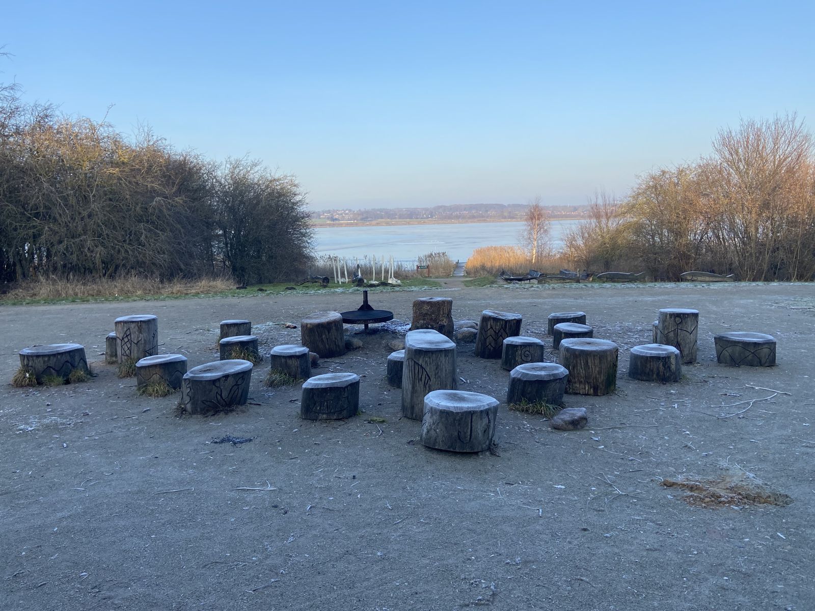 Bålplads med udsigt over Egå Engsø