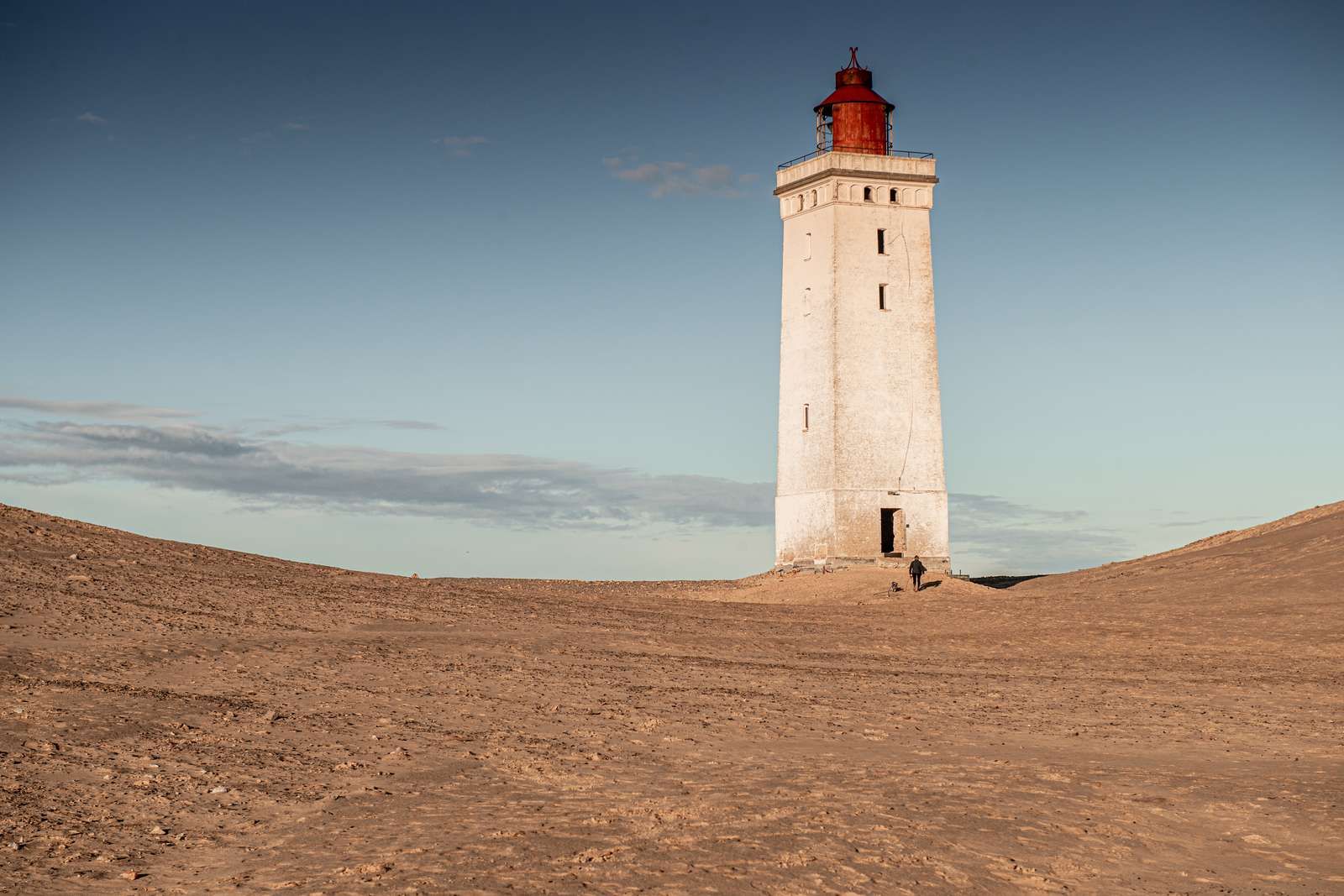 Rubjerg Knude Fyr og vandreklitten. Underlaget vil være både fast og løst sand. 