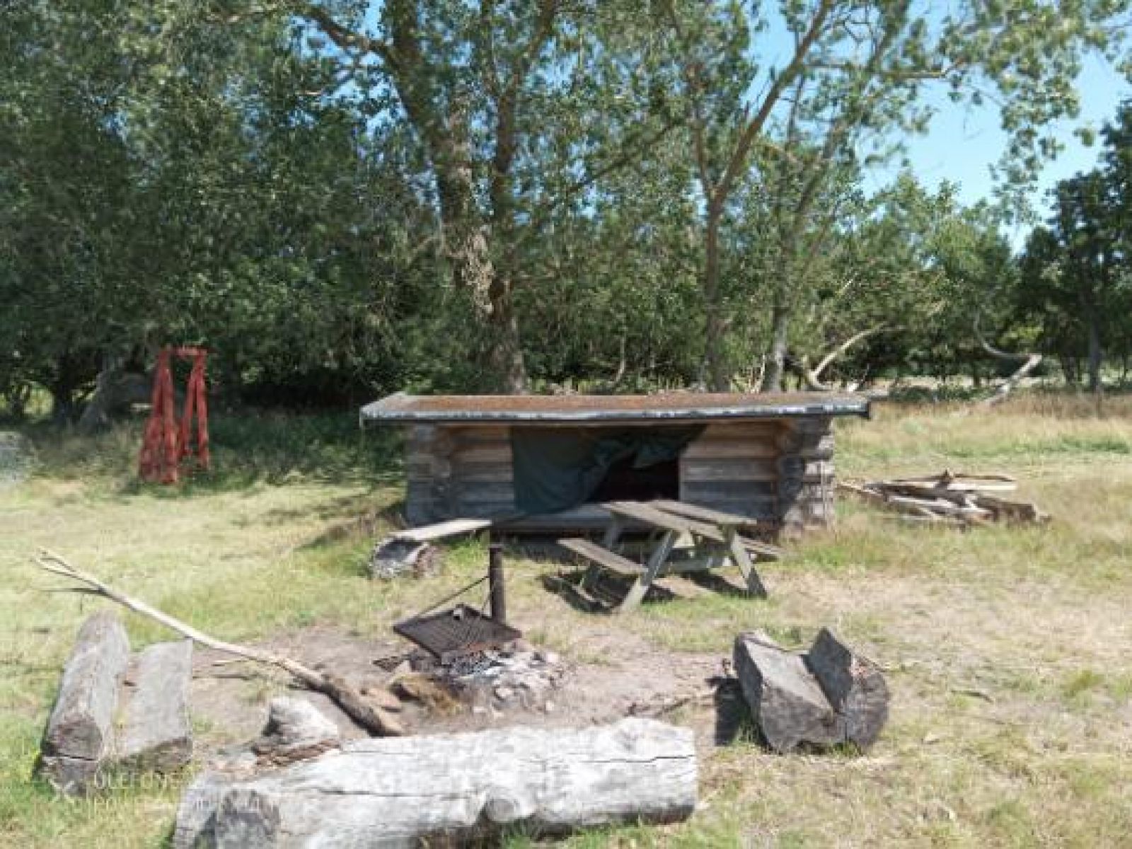Enehøje gammel rundtømmershelter