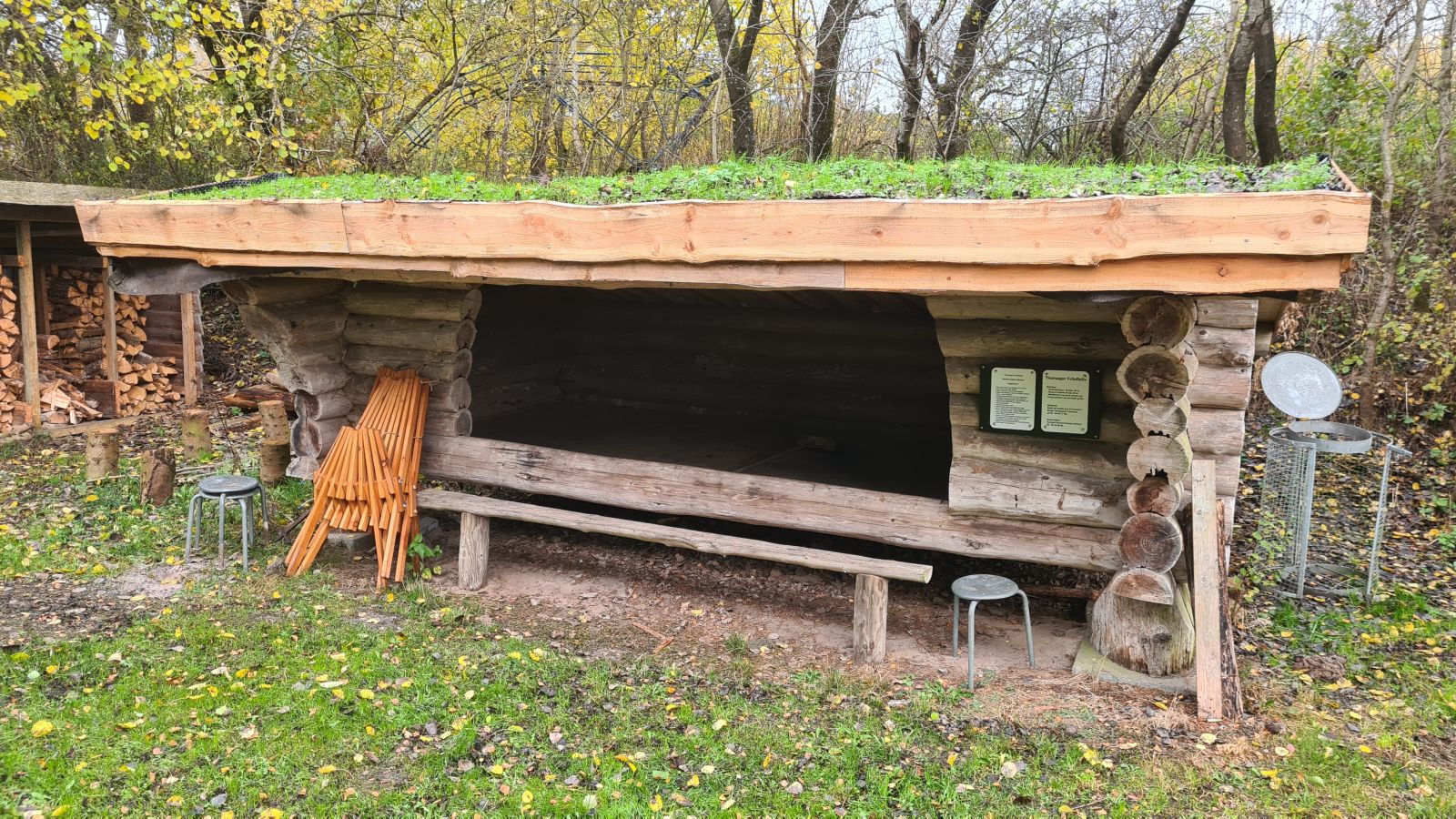 Sheltre i fuldtømmer med nyrenoveret tag
