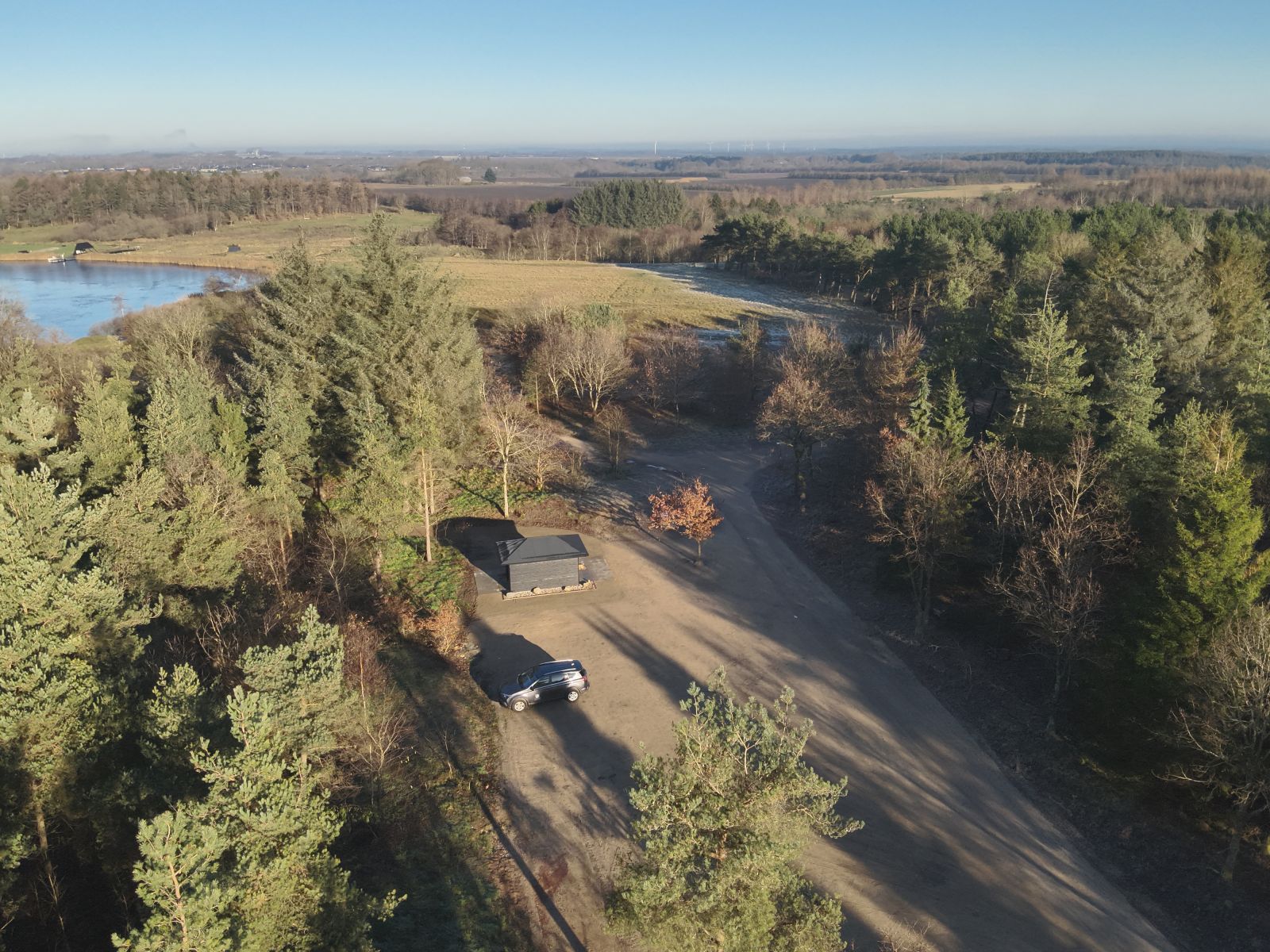 Foto af parkeringsplads ved Sundhedslaboratoriet