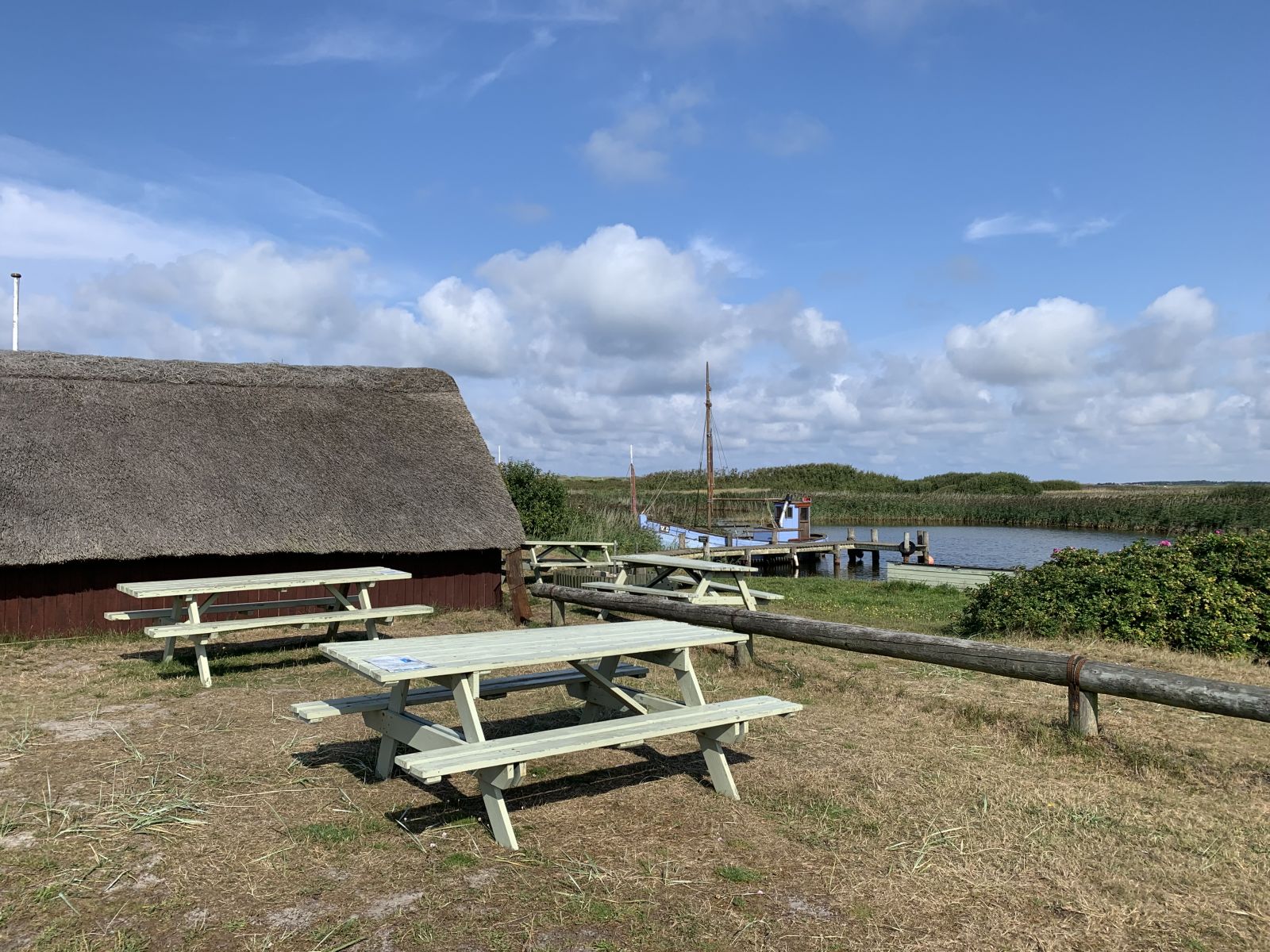 Foto af bord-bænkesæt